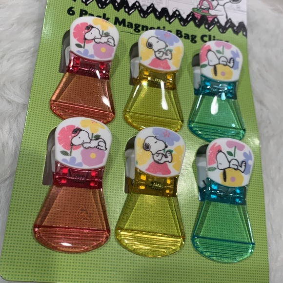 PEANUTS Snoopy Magnetic Chip Bag Clips - Picture 2 of 3